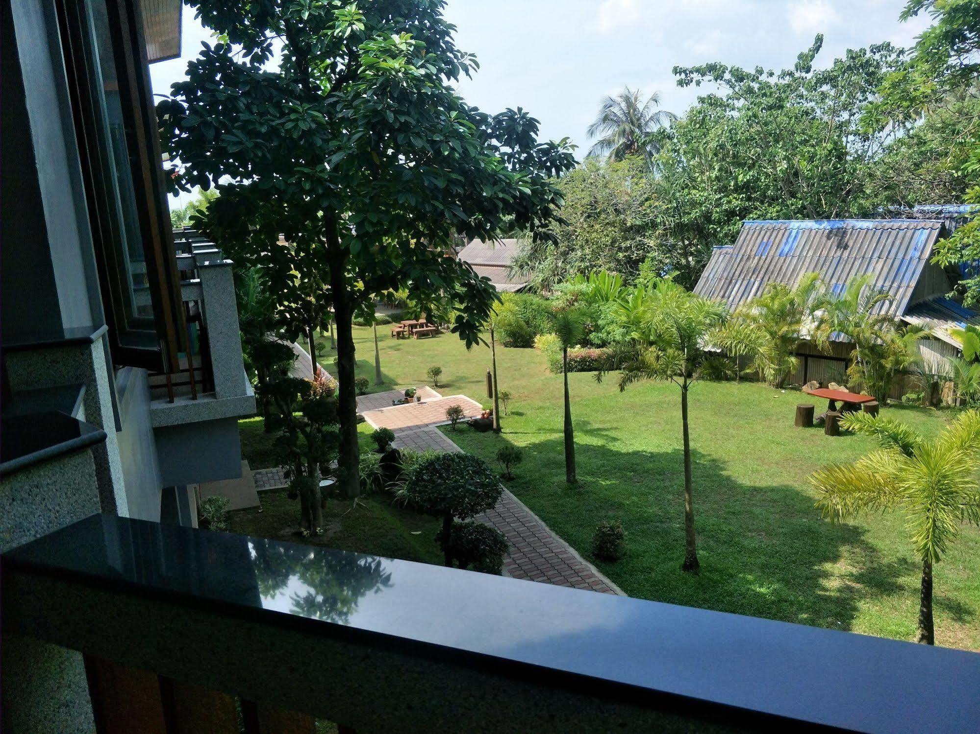 Lanta Intanin Resort - Sha Extra Plus Koh Lanta Exterior photo