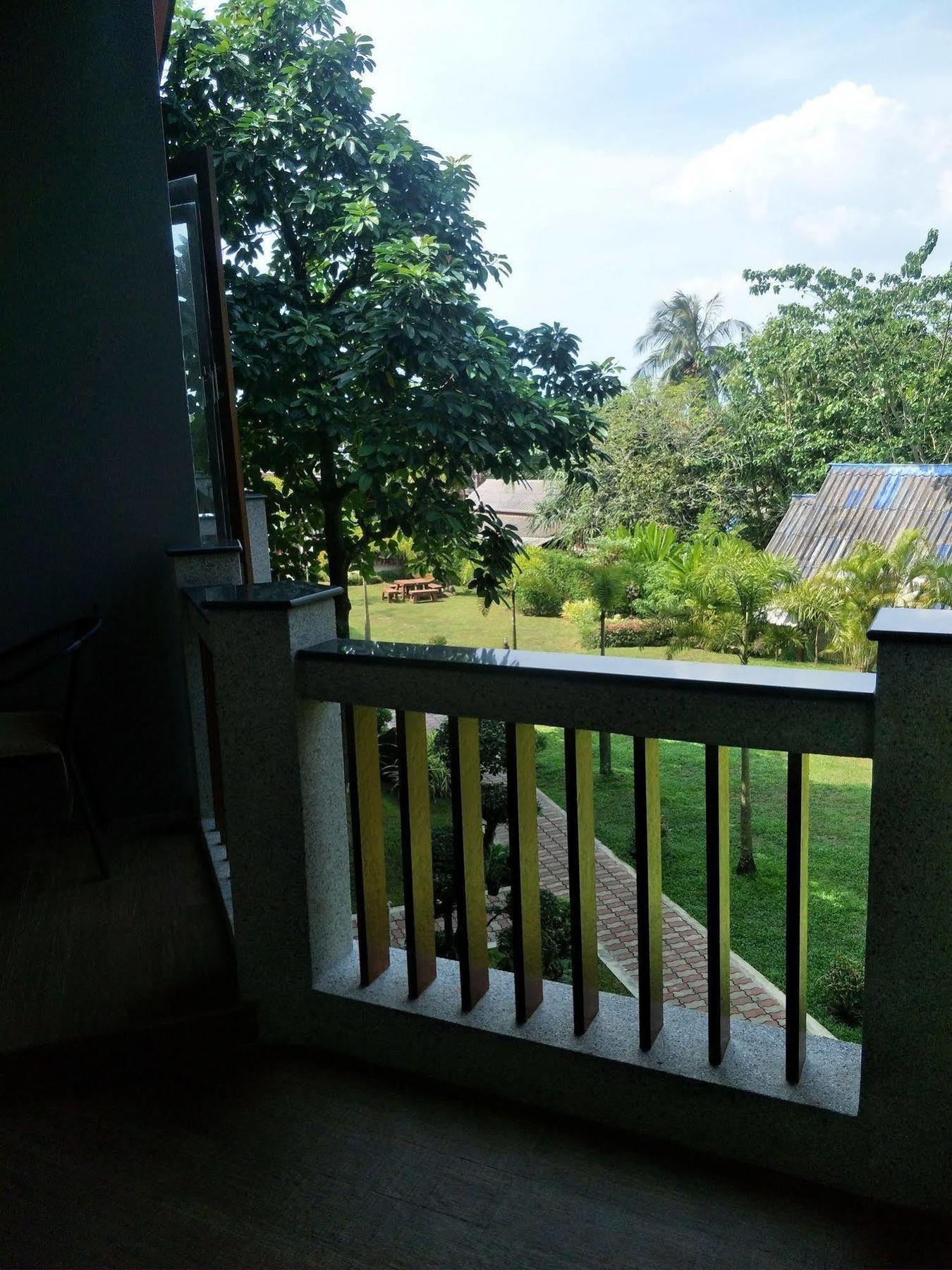 Lanta Intanin Resort - Sha Extra Plus Koh Lanta Exterior photo